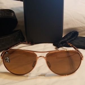 Oakley Accessories - NIB Oakley brown & gold Polarized Sunglasses Oakley Accessories - NIB Oakley brown & gold Polarized Sunglasses